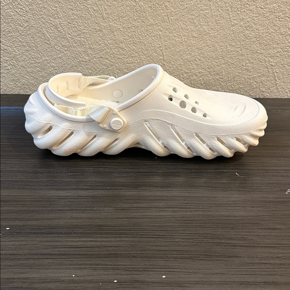 CROCS Breathable White Sandal-Clogs Size Women’s 10–Men’s 8 - Picture 4 of 8